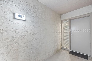 Experience coastal luxury in this beautifully renovated villa - photo 3