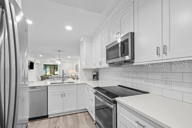 Experience coastal luxury in this beautifully renovated villa - photo 10