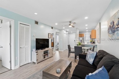 Just a short walk from the beach, this turnkey top-floor 2BR/2BA - photo 1