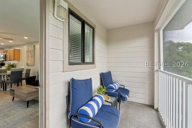 Just a short walk from the beach, this turnkey top-floor 2BR/2BA - photo 3