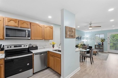 Just a short walk from the beach, this turnkey top-floor 2BR/2BA - photo 5