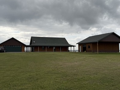 Beautiful log home situated on one acre on Toledo Bend - photo 8