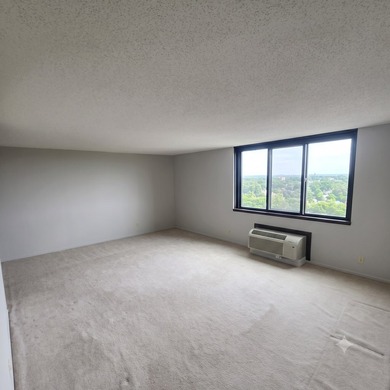 Quick and secure 55+ condo in Wilder Park. This 14th floor unit - photo 2