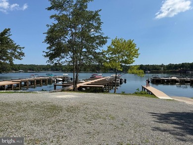 Beautiful lot in the desirable Edgewood Bay Subdivision. Recent - photo 4