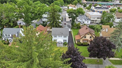 Picture-perfect Colonial in the highly sought-after Browncroft - photo 33