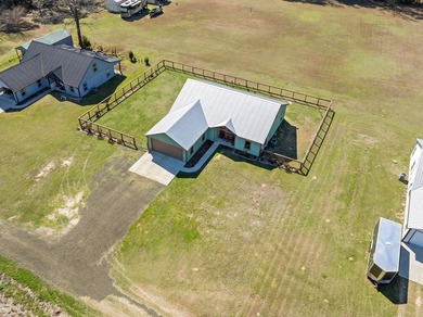 Welcome to your like-new 2023-built home! This pristine - photo 5