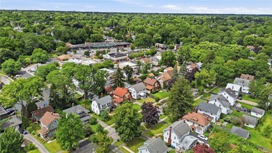 Picture-perfect Colonial in the highly sought-after Browncroft - photo 42