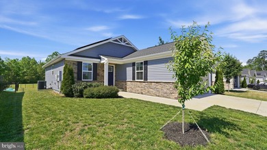 Enjoy easy living in the sought-after Pendleton golf course - photo 3