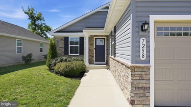 Enjoy easy living in the sought-after Pendleton golf course - photo 4