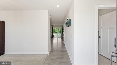 Enjoy easy living in the sought-after Pendleton golf course - photo 5