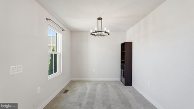 Enjoy easy living in the sought-after Pendleton golf course - photo 6