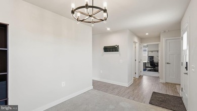 Enjoy easy living in the sought-after Pendleton golf course - photo 8