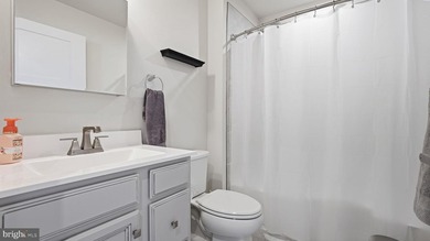 Enjoy easy living in the sought-after Pendleton golf course - photo 9
