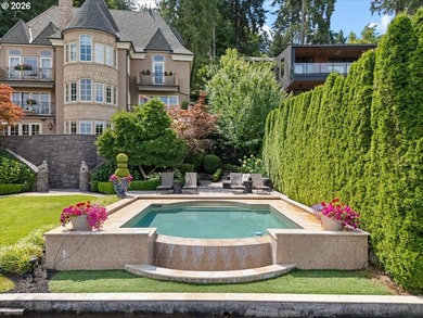 RESORT LIVING ON LAKE OSWEGO'S WATERFRONTBest value on the main - photo 4