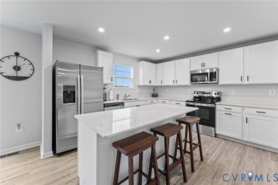 Immaculate and beautifully maintained, this nearly new home - photo 6