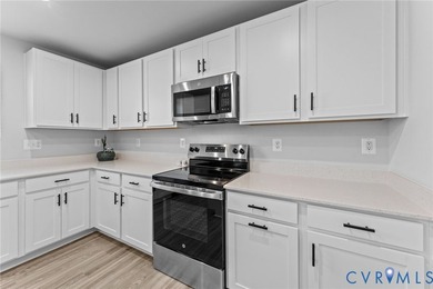 Immaculate and beautifully maintained, this nearly new home - photo 7