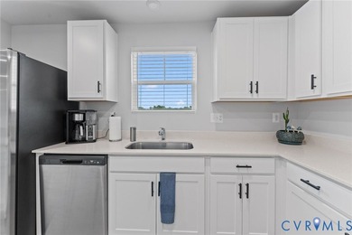 Immaculate and beautifully maintained, this nearly new home - photo 8