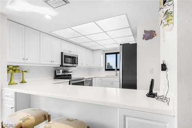 TOP FLOOR. END UNIT. SOUTHERN EXPOSURE. RIVER VIEWS