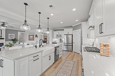 This stunning Dunwoody home is loaded with designer upgrades and - photo 10