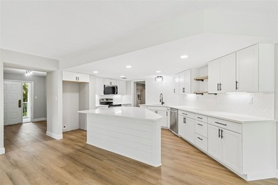 Welcome to the one-of-a-kind Dolly Bay condo. This unique - photo 3