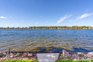 Lovingly cared for Gun Lake cottage on Robbins Bay, offering - photo 3
