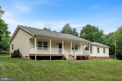 Welcome to this like-new, beautifully renovated water-access - photo 3