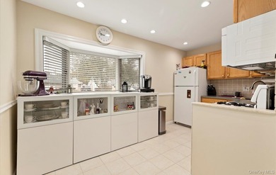 Welcome to 40 Southridge Drive, Glen Cove, NY, a cozy, bright - photo 6