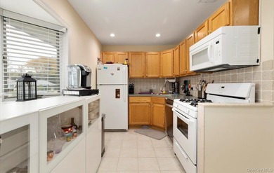Welcome to 40 Southridge Drive, Glen Cove, NY, a cozy, bright - photo 8