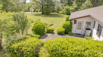 Welcome to this beautifully maintained 3-bedroom, 2-bath - photo 11