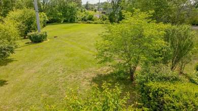 Welcome to this beautifully maintained 3-bedroom, 2-bath - photo 12