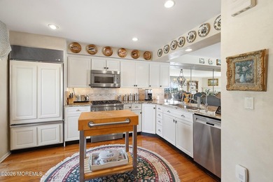 Exceptional waterfront end-unit townhouse in the highly - photo 17