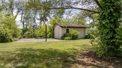 Welcome to this beautifully maintained 3-bedroom, 2-bath - photo 18