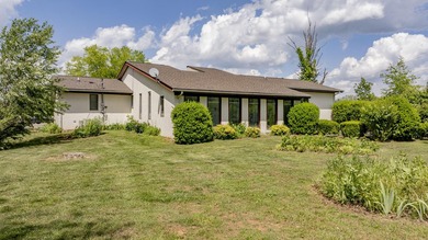Welcome to this beautifully maintained 3-bedroom, 2-bath - photo 19