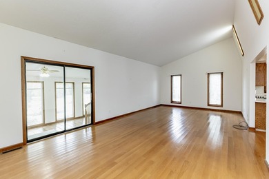Welcome to this beautifully maintained 3-bedroom, 2-bath - photo 22