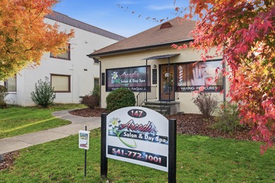 Very nice standalone commercial building near downtown Medford