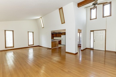Welcome to this beautifully maintained 3-bedroom, 2-bath - photo 23