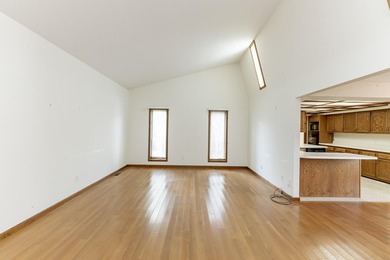 Welcome to this beautifully maintained 3-bedroom, 2-bath - photo 24