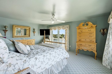 Exceptional waterfront end-unit townhouse in the highly - photo 26
