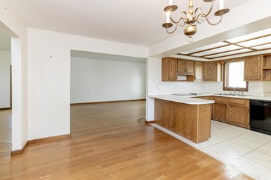 Welcome to this beautifully maintained 3-bedroom, 2-bath - photo 27
