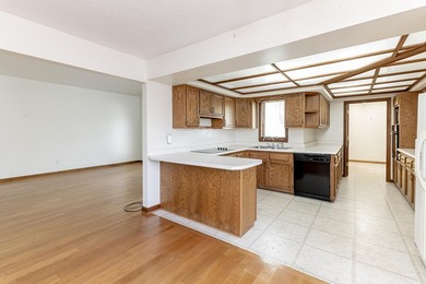 Welcome to this beautifully maintained 3-bedroom, 2-bath - photo 28