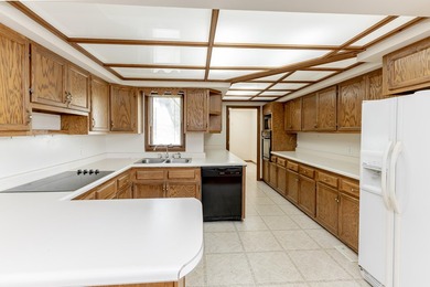 Welcome to this beautifully maintained 3-bedroom, 2-bath - photo 29
