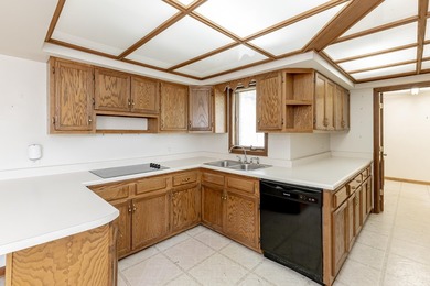 Welcome to this beautifully maintained 3-bedroom, 2-bath - photo 31