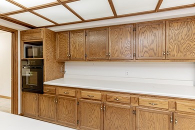 Welcome to this beautifully maintained 3-bedroom, 2-bath - photo 32