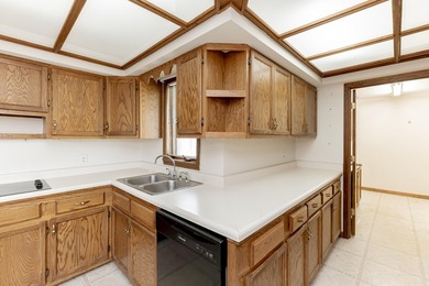 Welcome to this beautifully maintained 3-bedroom, 2-bath - photo 33