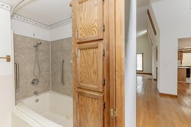 Welcome to this beautifully maintained 3-bedroom, 2-bath - photo 39