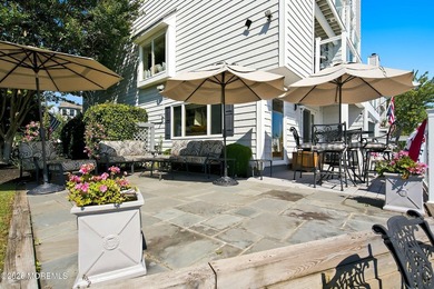 Exceptional waterfront end-unit townhouse in the highly - photo 39