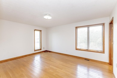 Welcome to this beautifully maintained 3-bedroom, 2-bath - photo 40