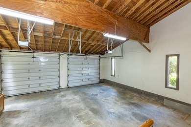Welcome to this beautifully maintained 3-bedroom, 2-bath - photo 46