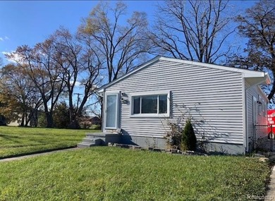 Detroit River Home For Sale in Ecorse Michigan