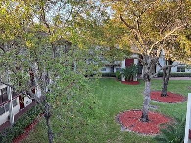 Beautifully maintained 2BD/1.5 Bt condo ,ceramic floors, located - photo 2